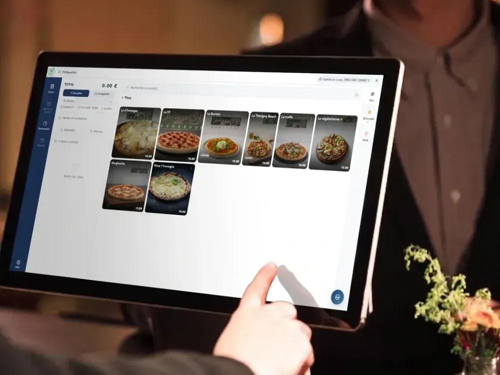 Caisse tactile BorneHub affichant la carte des pizzas, prise de commande en cours
